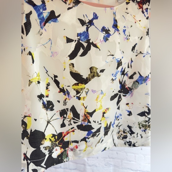 Elizabeth and James Floral Crop Tank size Medium- like new! - Picture 4 of 13